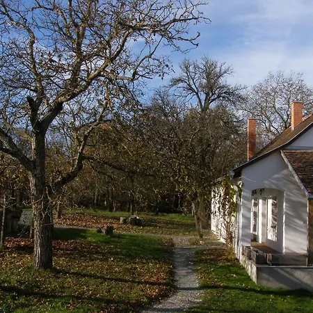 őrségi Tornácos Pensión